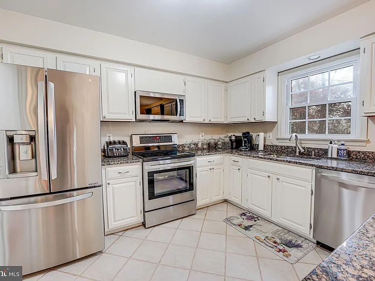 8573 Raglan Rd — Photo 3