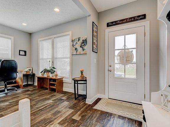 3rd image of 6848 Creekview Ct E