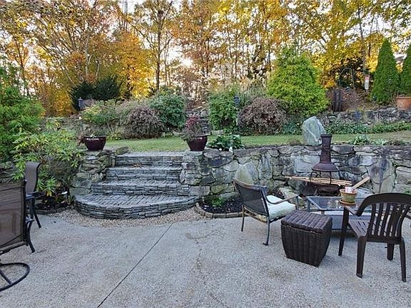 4th image of 12 Lakeside Dr
