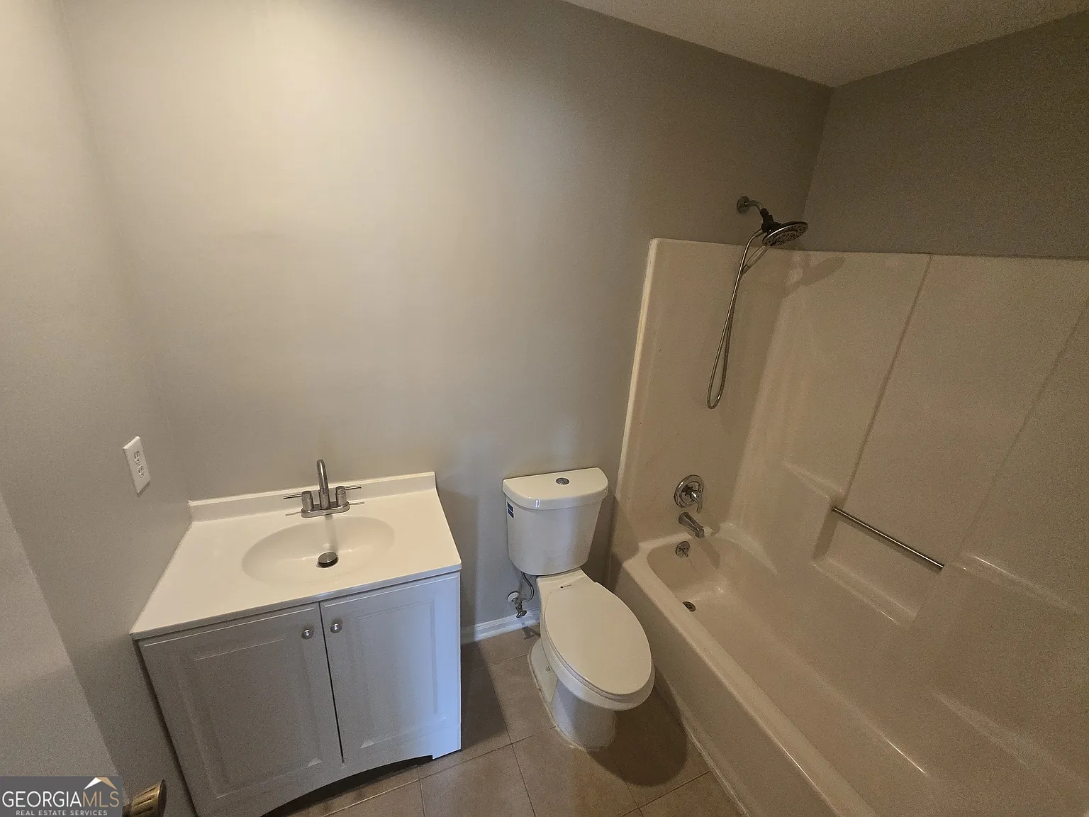 3 bed, 2.5 bath, 1884 sqft, $2,500 — Photo 3