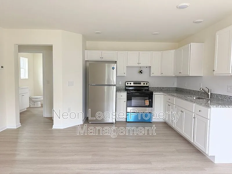 3 bed, 2.0 bath, $2,000 — Photo 3