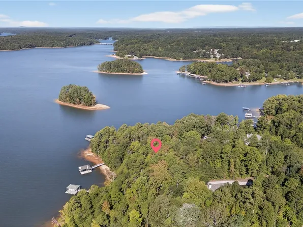 476 Overlook Dr, Fair Play, SC 29643