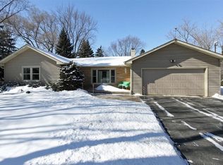 1208 Rodenburg Rd, Schaumburg, IL 60193