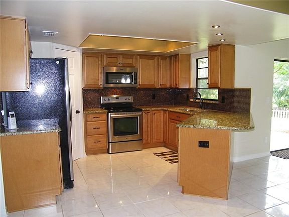 5th image of 16505 Round Oak Dr