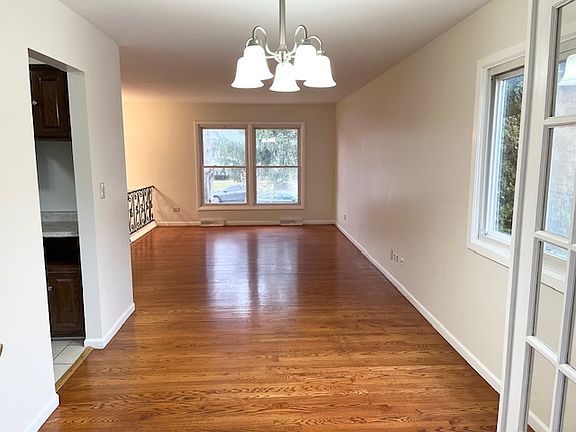 2nd image of 869 Glenview Ave