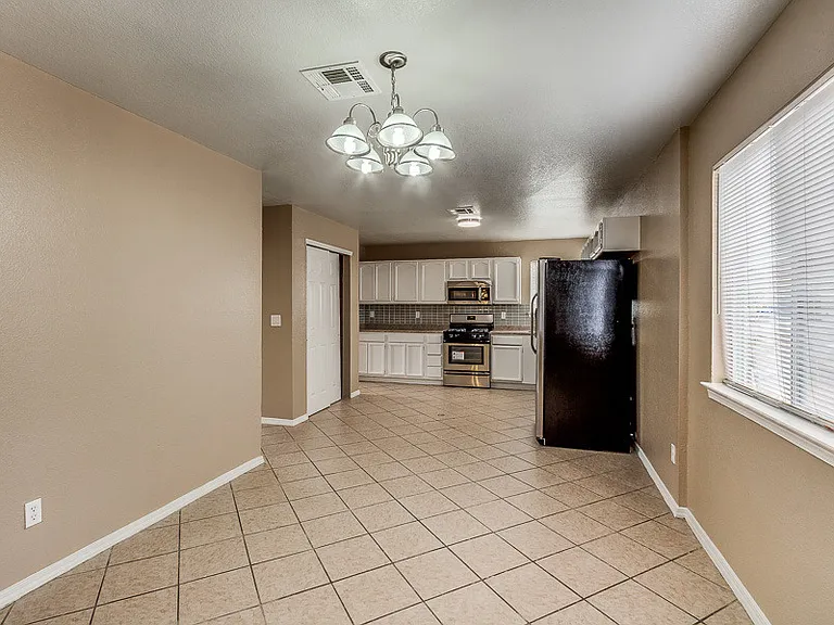 12233 Iverson Ct — Photo 9