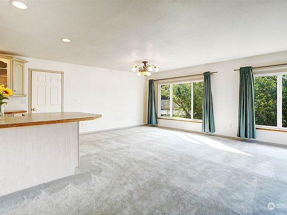 5th image of 12807 NE Hollyhills Drive