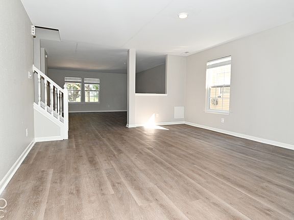 2nd image of 1909 Southernwood Ln