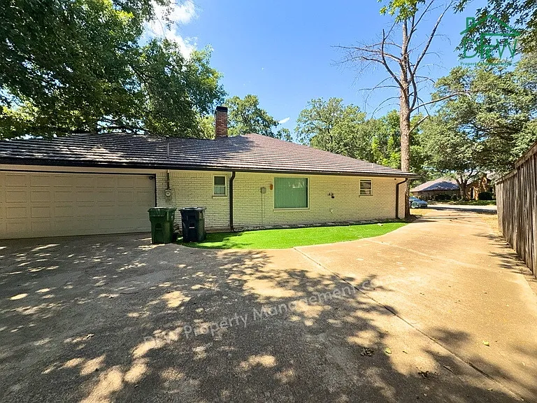 1900 Mill Run Dr — Photo 25