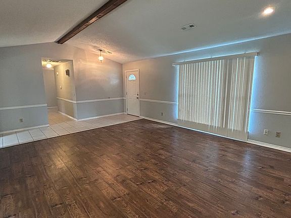 2nd image of 2914 W Richwood Cir
