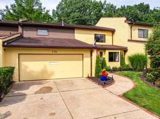 726 Hampton Ridge Dr, Akron, OH 44313