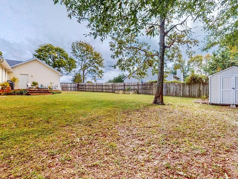 1054 Northview Dr — Photo 53
