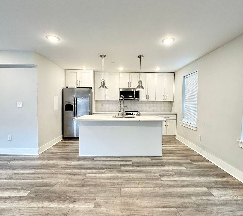 1st image of 1947 N 33rd St #4