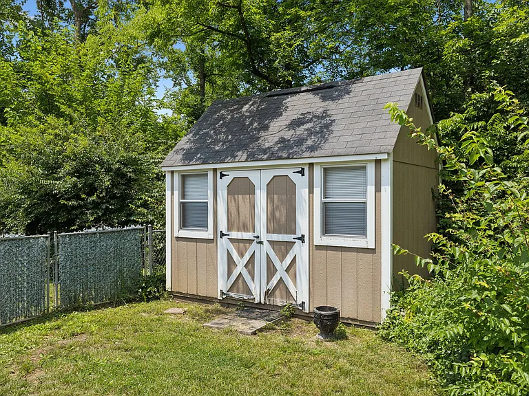 314 Derby Ln — Photo 28