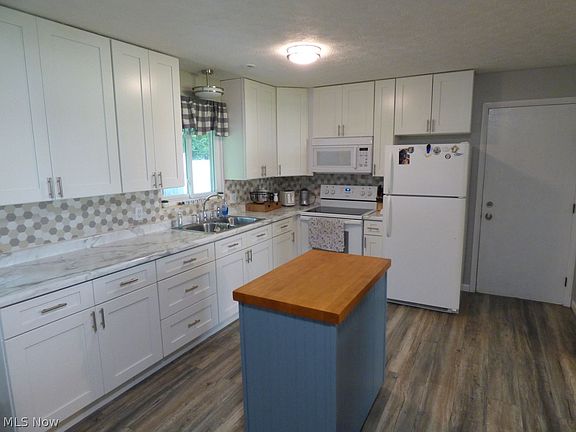 3rd image of 373 Hatton Dr