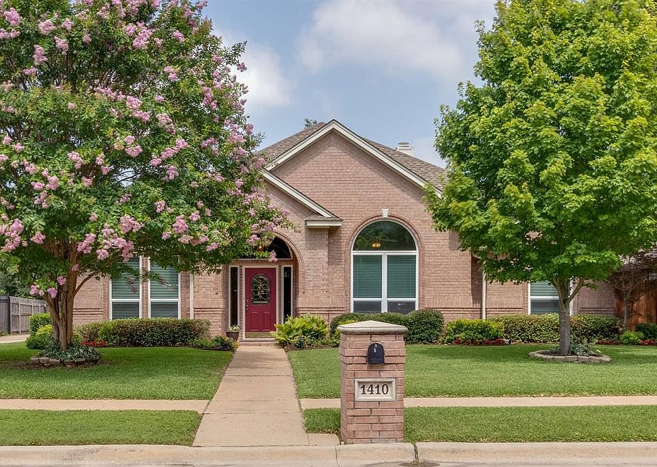 1st image of 1410 The Lakes Ct