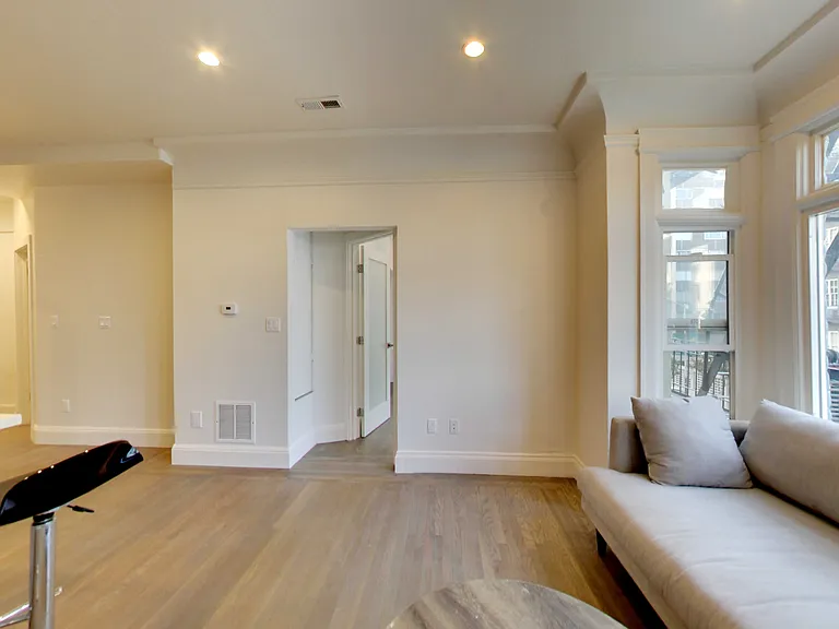 1050 Pine St #4 — Photo 12