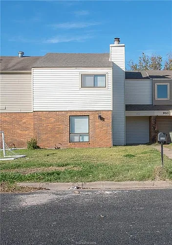 912 Navidad St Photo 1