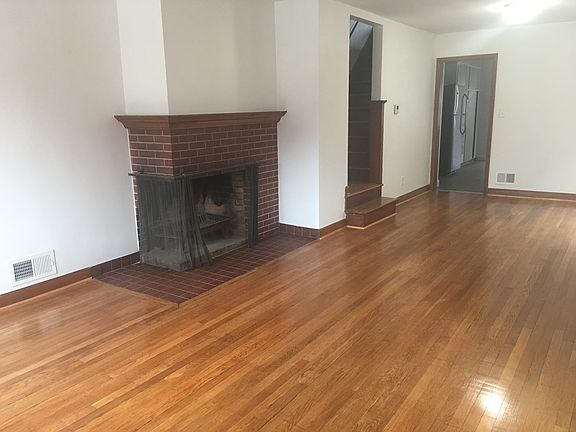 3rd image of 3161-3163 Indianola Ave