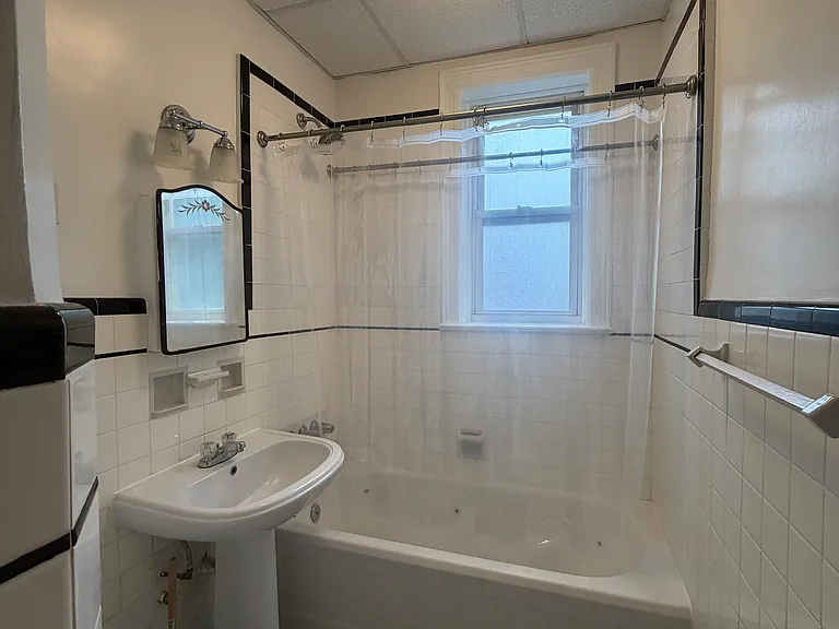 101 Tonnelle Ave #5 — Photo 6