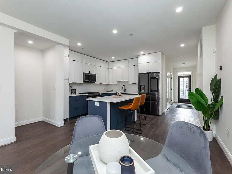 734 Kenyon St NW #2 — Photo 4