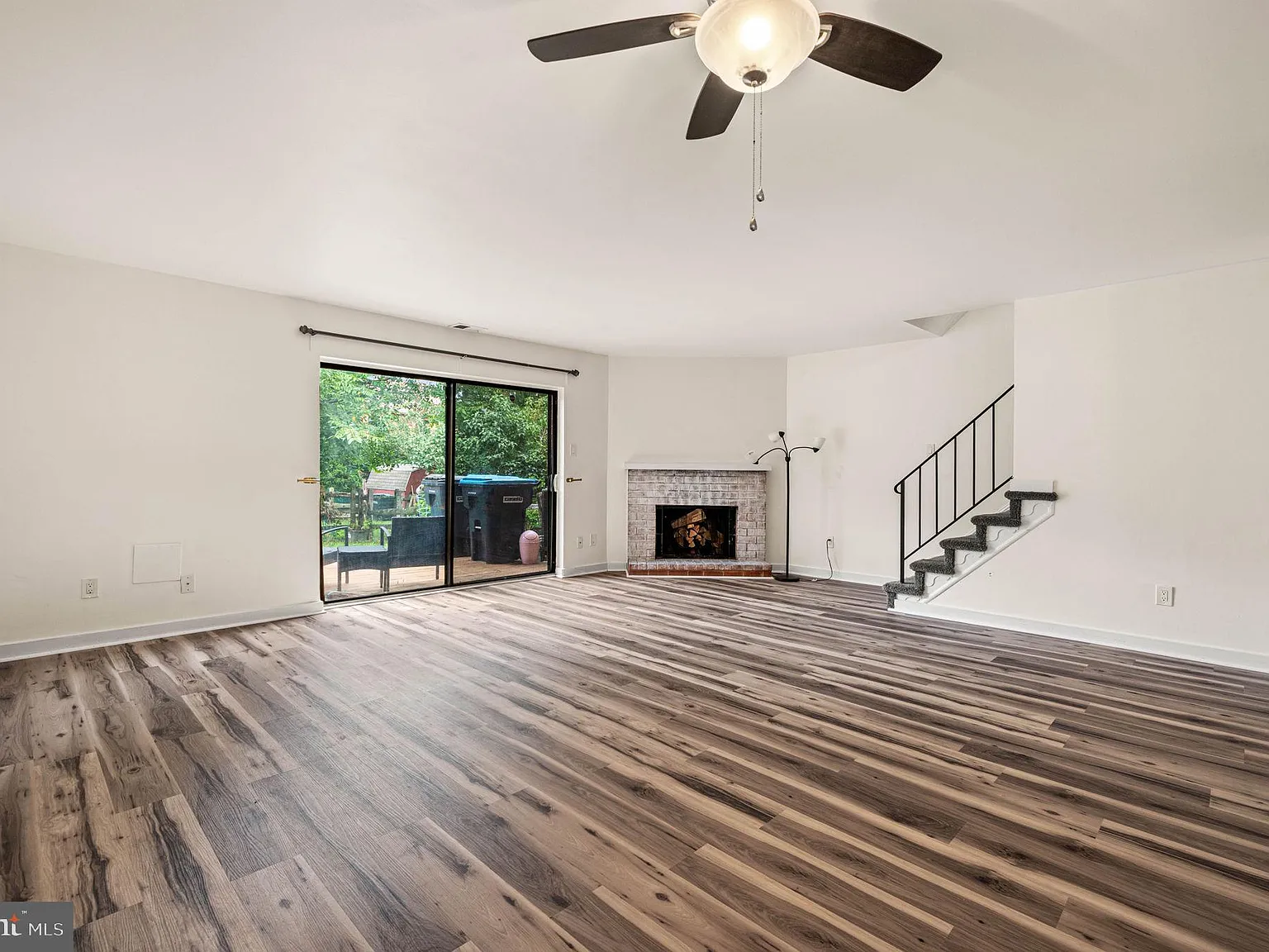 2 bed, 2.5 bath, 1584 sqft, $2,395 — Photo 3
