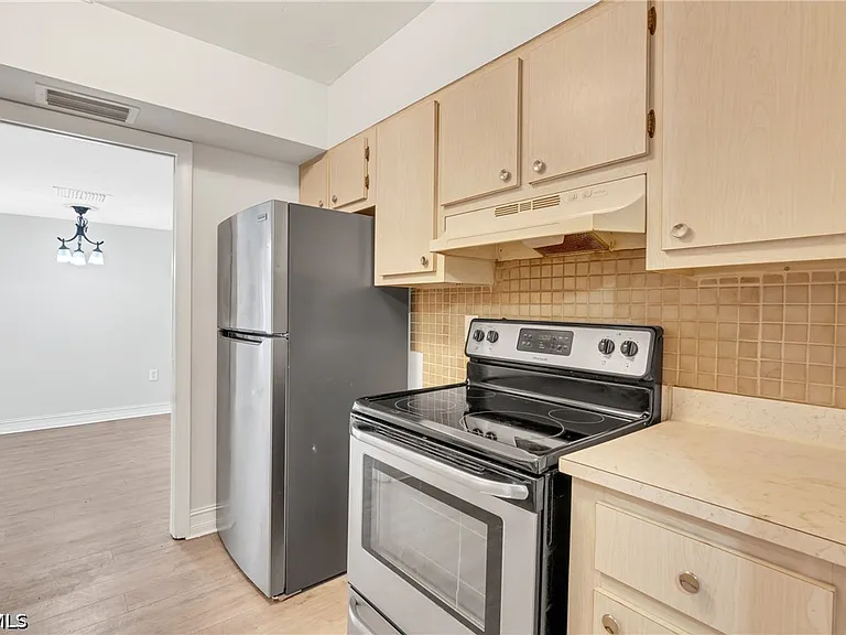 1830 Maravilla Ave #806 — Photo 11