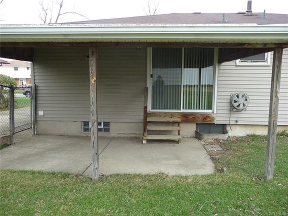 3rd image of 61 Marilyn Dr