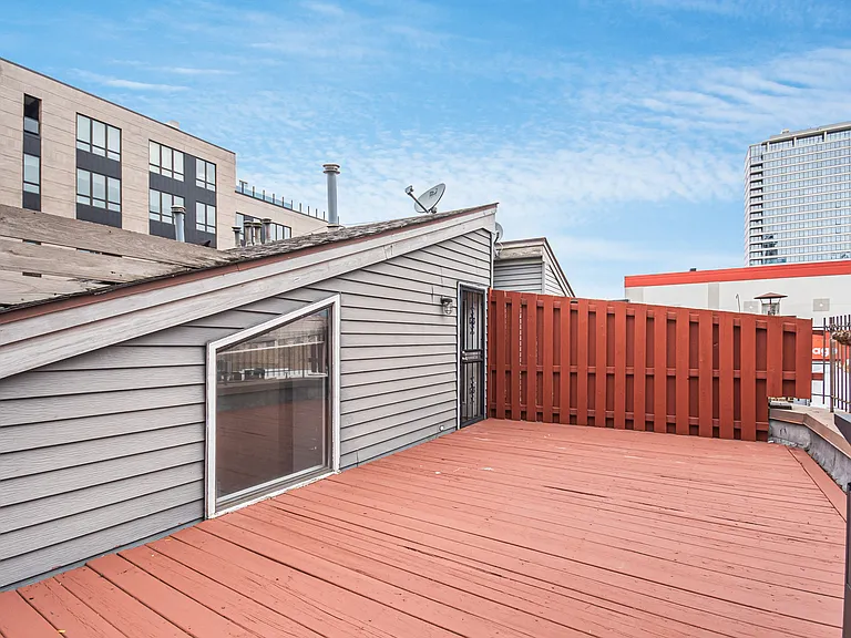 747 N Sedgwick St — Photo 14