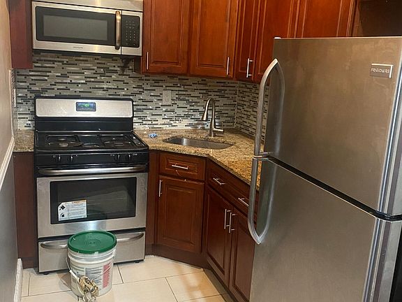 2nd image of 1995 Morris Ave APT 2