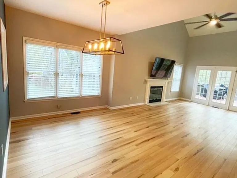 1624 Nesfield Pl — Photo 4