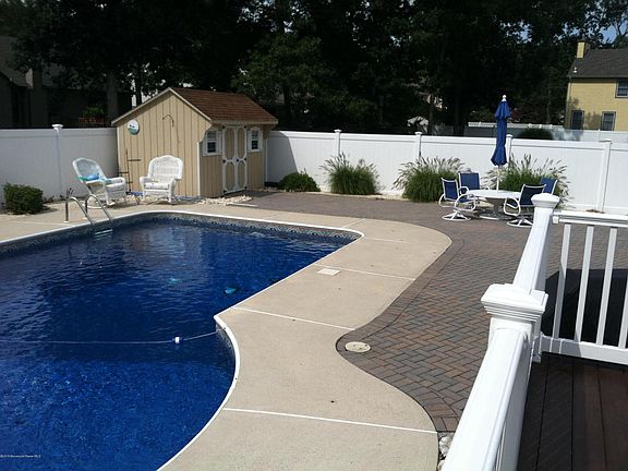 4th image of 470 Lake Barnegat Dr N