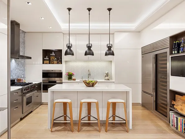 251 W 19th St APT 3A, New York, NY 10011