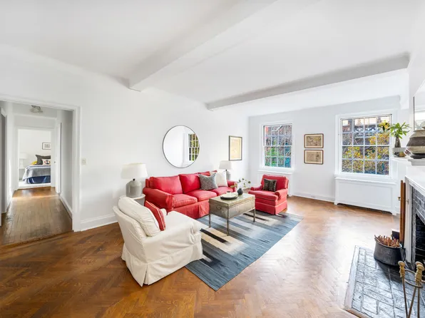 40 5th Avenue image 1 of 12