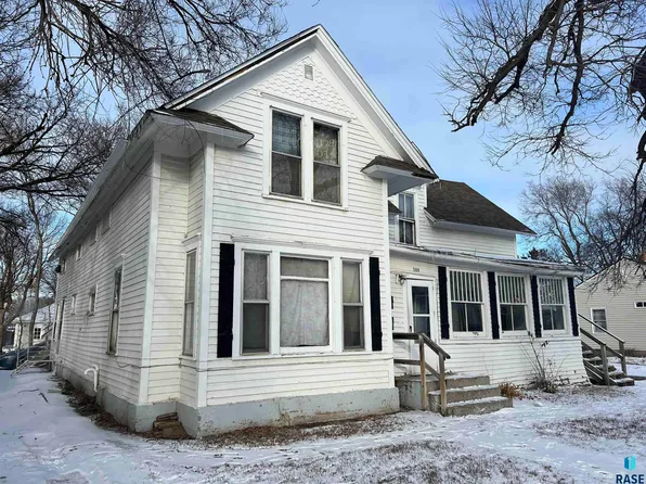 308 NE 1st St, Madison, SD 57042