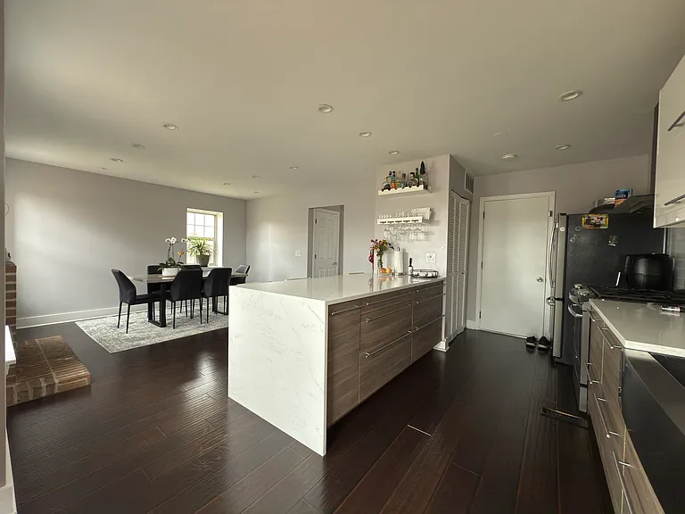 917 Carlisle Ave — Photo 6