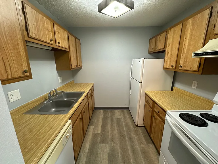 1050 Grand Ave — Photo 6