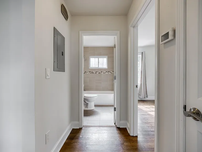 1523 Oakview Rd #4 — Photo 9