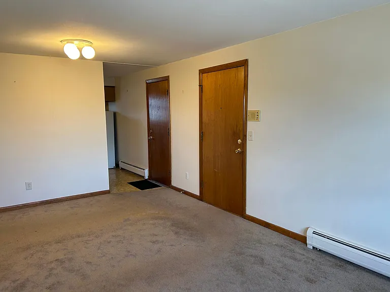 940 York Ave #6 — Photo 3