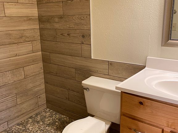 3rd image of 880 Weiss Dr #6