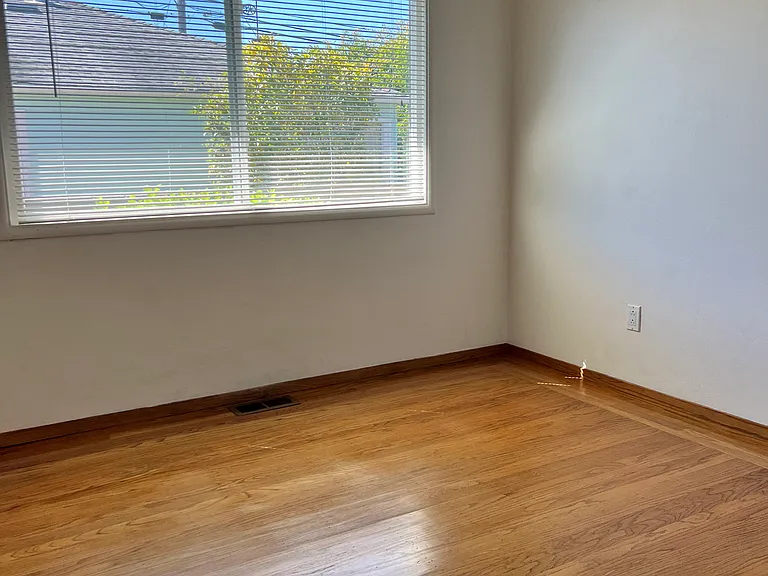 1704 Wesley Ave — Photo 9