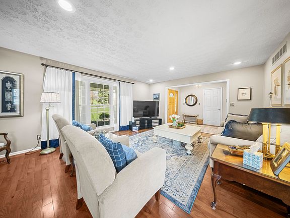 5th image of 100 Meadowlark Ct