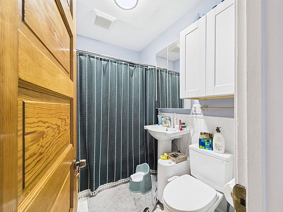 4th image of 4318 N Albany Ave #1