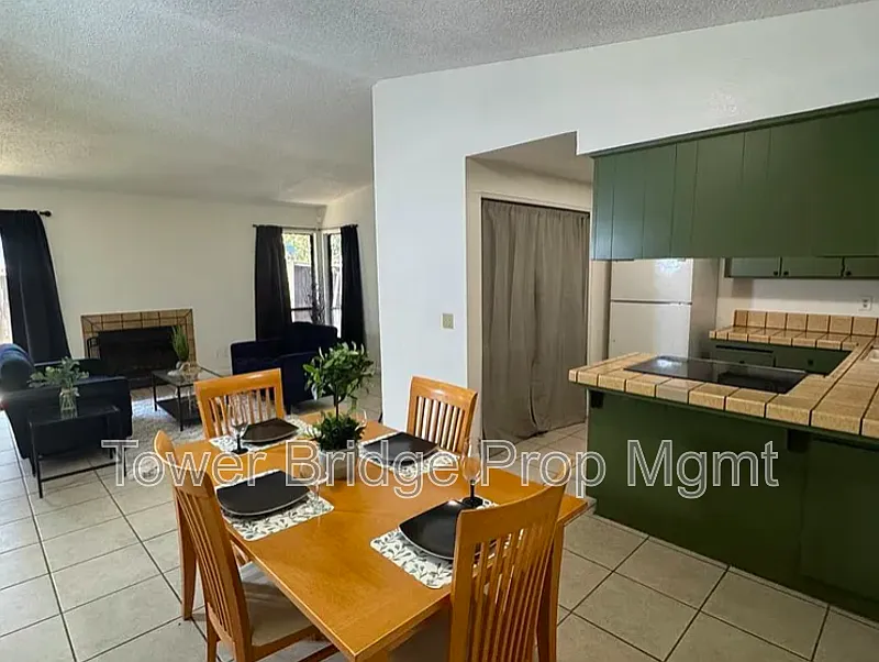 3 bed, 2.0 bath, 1193 sqft, $2,595 — Photo 4