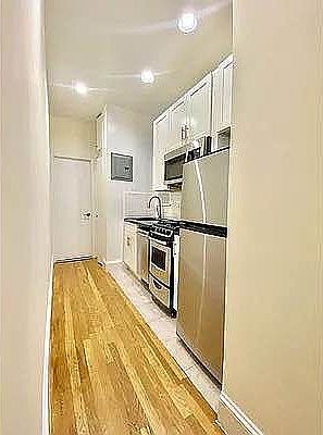 3rd image of 67 Thompson St APT 1D