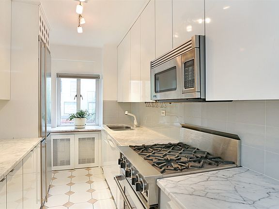 3rd image of 135 E 71st St APT 2C