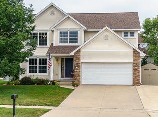 1028 Rolling Creek Dr NE, Cedar Rapids, IA 52402