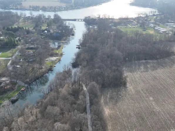 1 W Aquarius Dr, Monticello, IN 47960