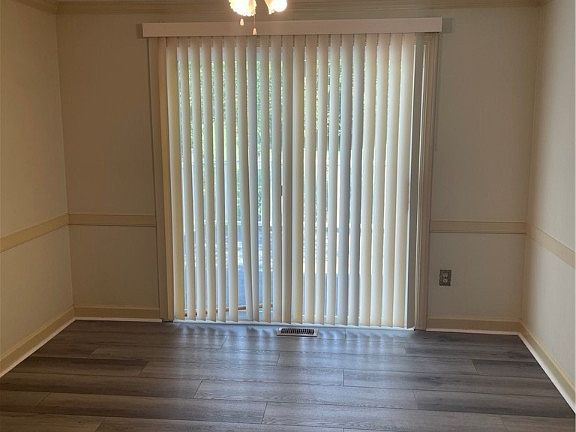 3rd image of 10524 Seacliff Ln