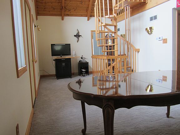 4th image of 372 Forest Drive